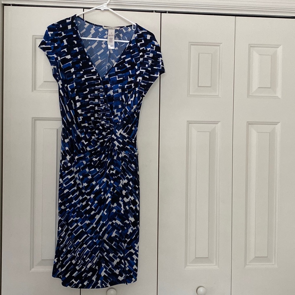 Laundry size 8 dress fir office or date night. Blues and white.
